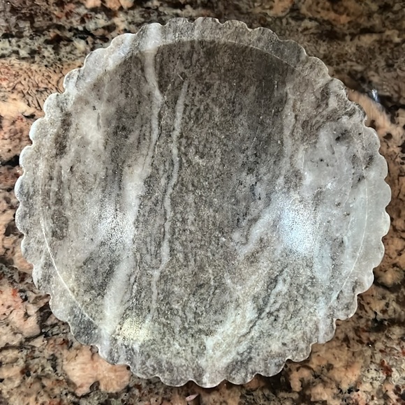 Toronto Marble Dish Threshold with Studio McGee - Picture 6 of 9